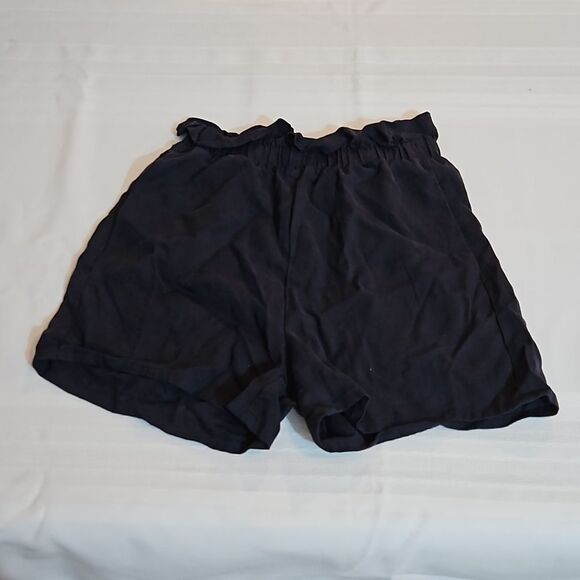 H&M Black paperbag shorts size 2 - Picture 8 of 8